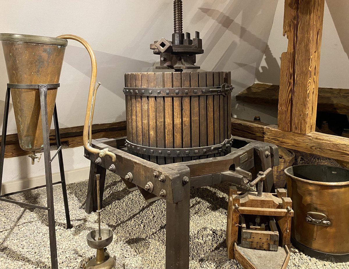 BendeCerjat's tweet image. Don’t miss a chance to visit #Boudry and its majestic castle with its Vine and Wine Museum. It is also home to #Neuchâtel wine centre where you can sample the canton’s finest vintages.
-&amp;gt; chateaudeboudry.ch @Jura3Lakes