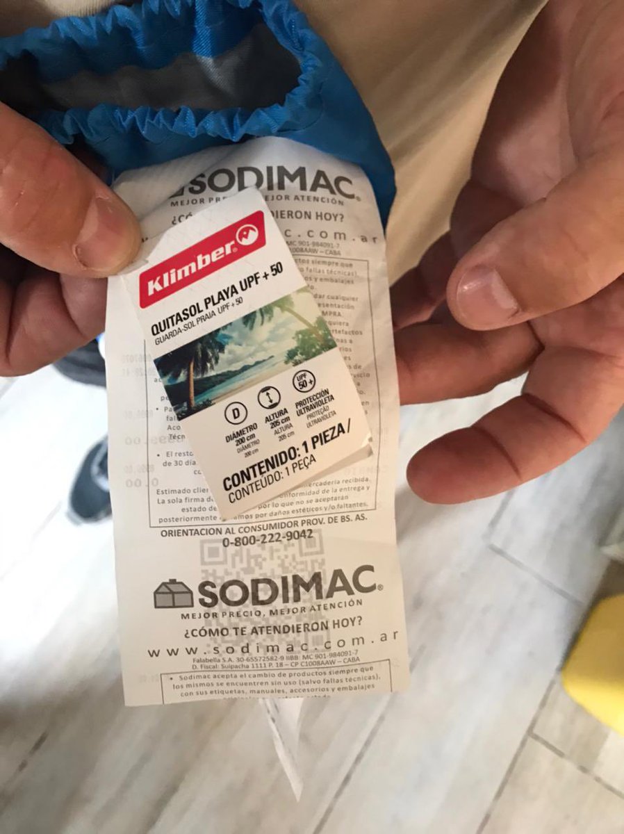 grillofernando's tweet photo. Clava que te clava la sombrilla. ⛱

Compré 1sombrilla #Klimber en @SodimacAr  3 días antes de mis vacaciones. 

Un uso y quedó como disfraz😡
El Sub Gte. de suc. S. Martín, Ismael Bragado, no autorizó la devolución y dijo: La garantía no lo cubre😨. @BAconsumidor 
#Verguenza https://t.co/3A4CdMxIp2
