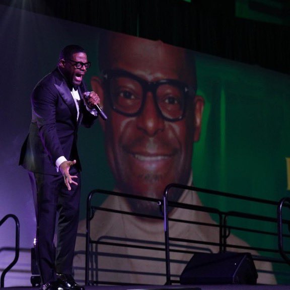 BerniceKing's tweet photo. I appreciate Bishop William Murphy III for his powerful and timely voice and lyrics. 

Thank you, brother, for your presence at @TheKingCenter’s Beloved Community Awards and #MLK, Jr. Beloved Community Commemorative Service.

#MLKDay #MLKEveryday https://t.co/7Z5YCH9vgS