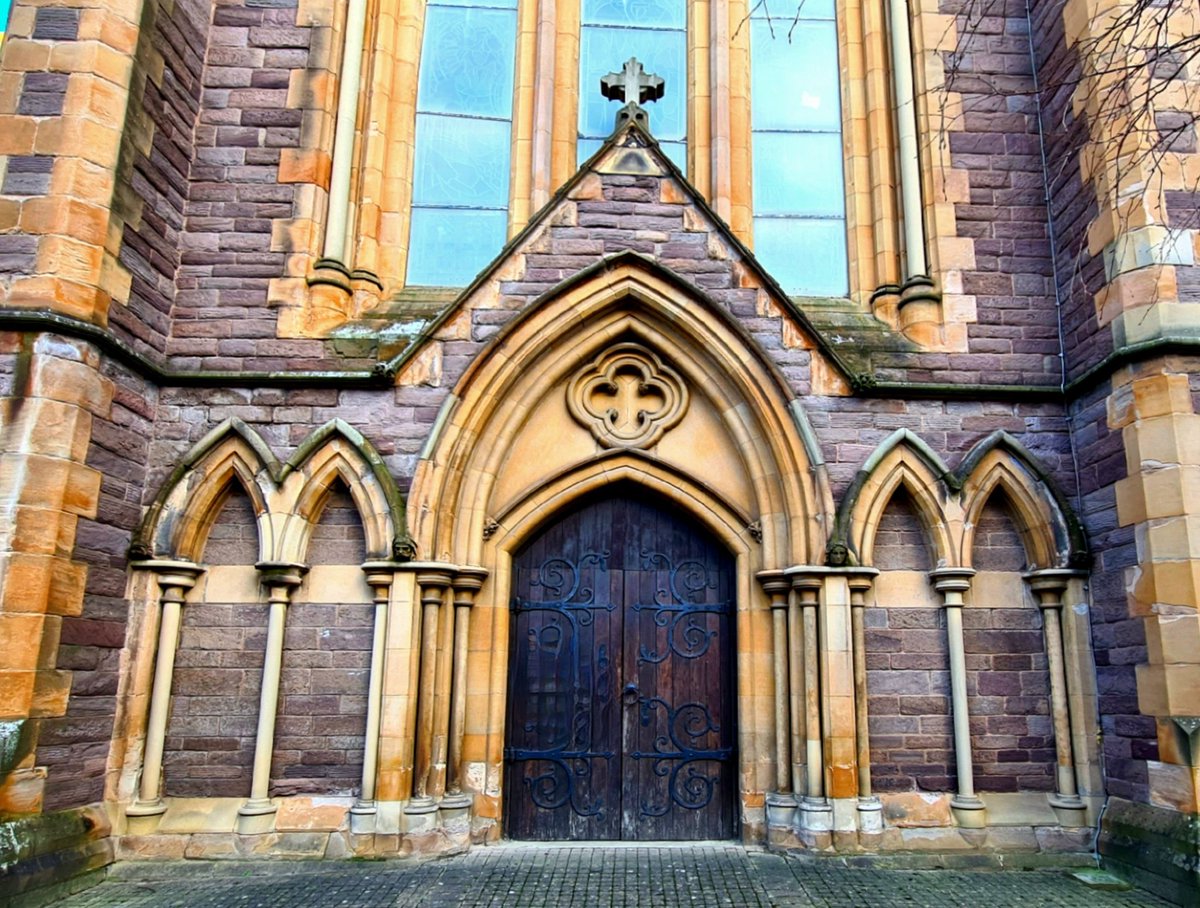 The entrace to St Mary's Cathedral on Great Western Road in Glasgow.

It was designed by Sir Gilbert Scott, who also designed the main building of Glasgow University in a similar Gothic Revival style.

#glasgow #glasgowbuildings #greatwesternroad #architecture #gothicrevival
