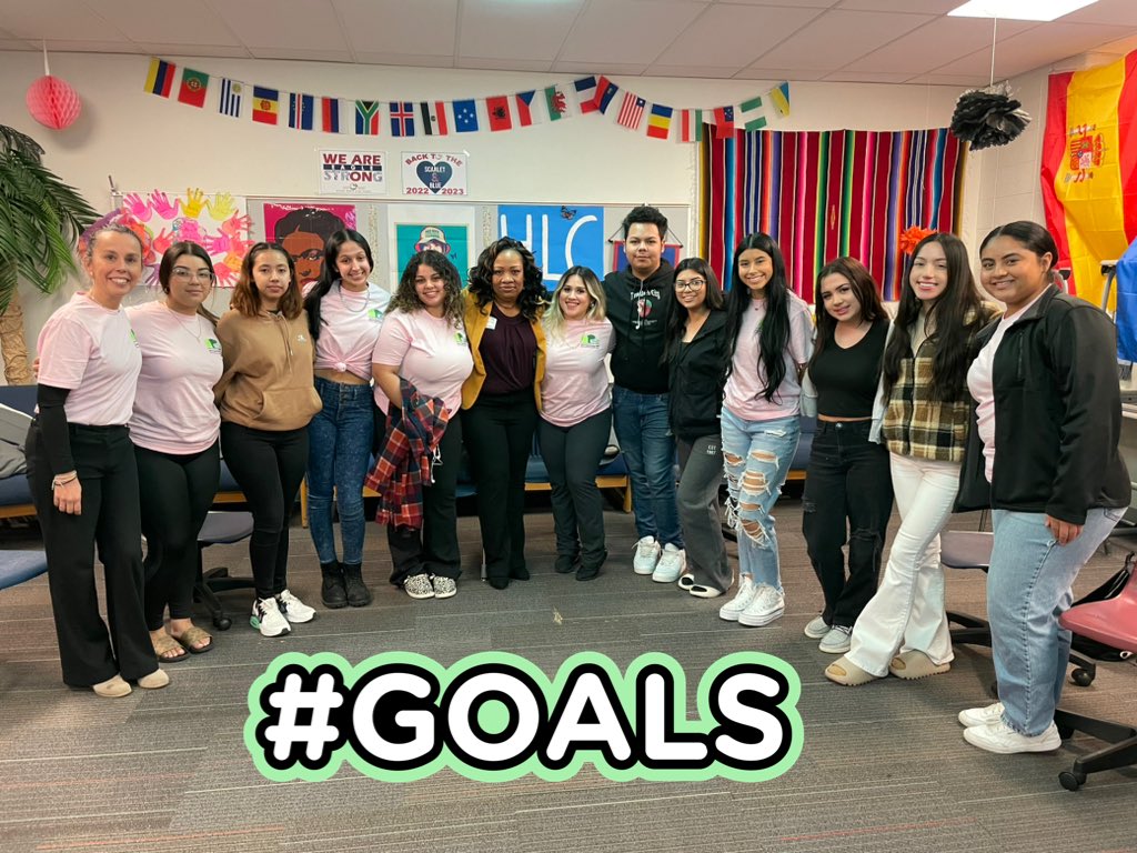 ON Latina Leadership tweet media