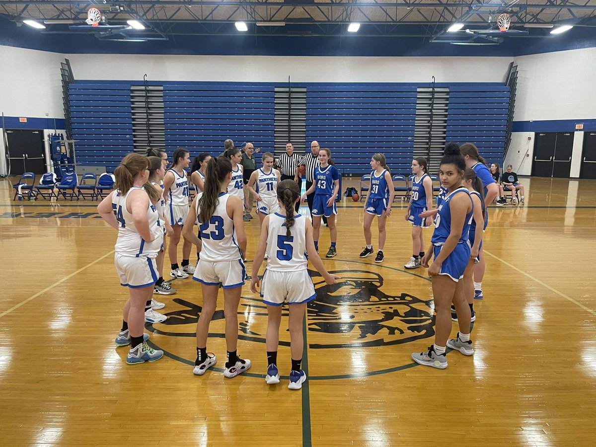 AstAD_Boro's tweet image. It is the BLUE vs WHITE game here at Springboro Junior High! 7th grade is starting us off. 

End of 1st 
Blue - 10
White - 6
@Boro_Panthers @Springboro_SJHS