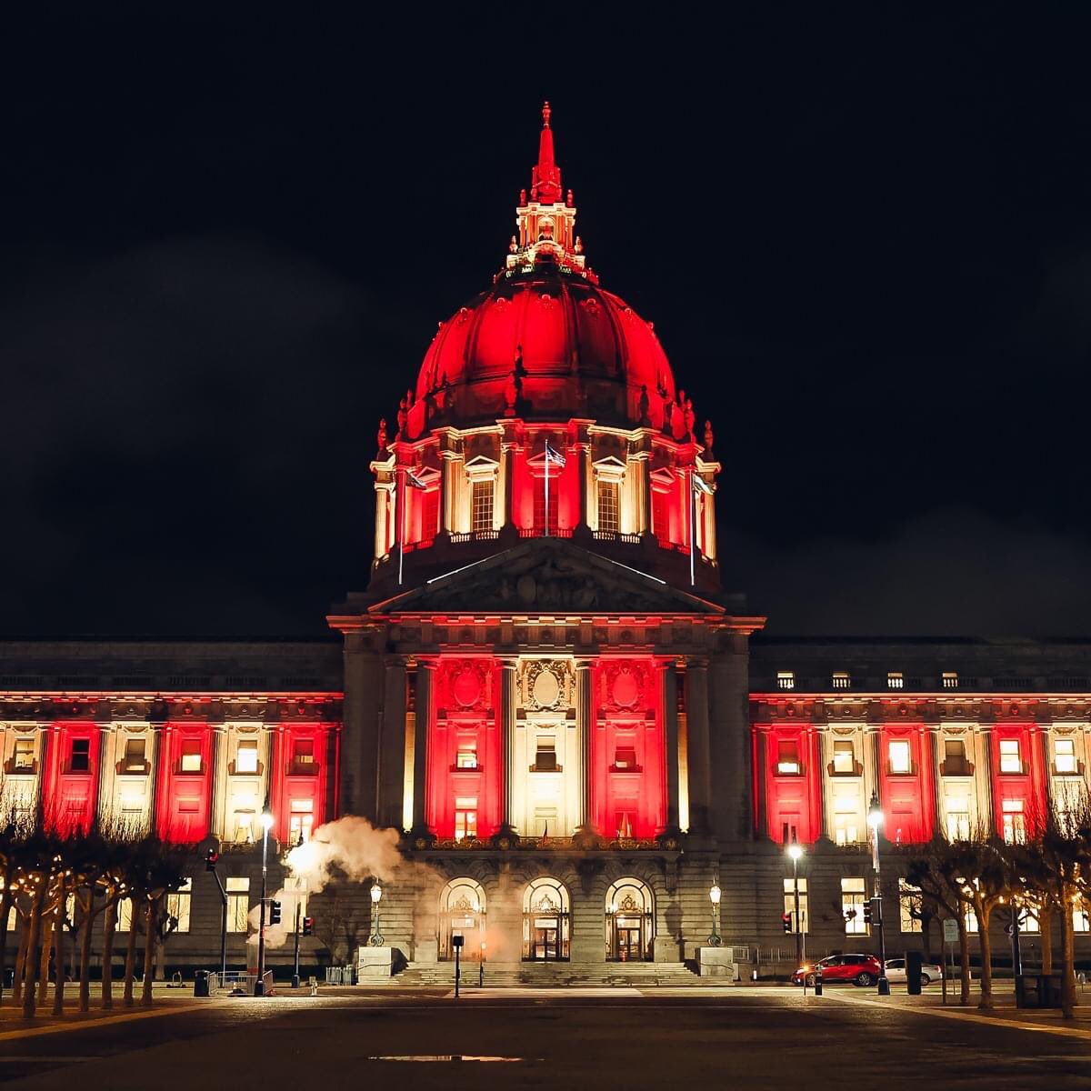 Cnglee8's tweet photo. Bay Area landmarks lit up in red and gold to support the 49ers. Let’s go, Niners! ❤️💛❤️💛 https://t.co/LIGq5rTL3Z