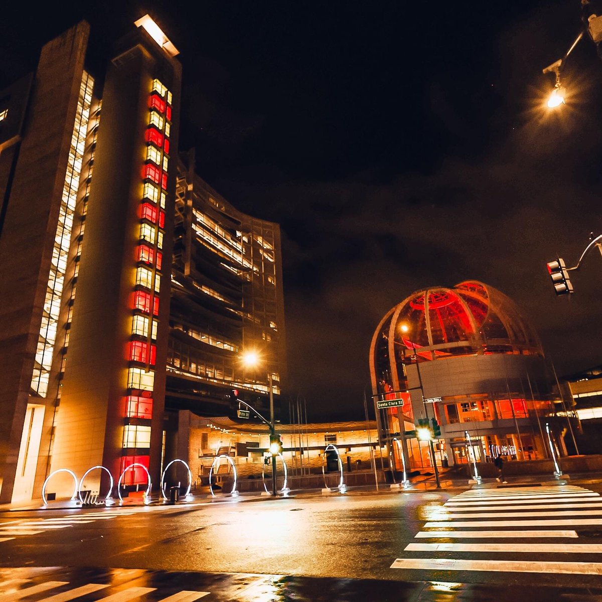 Cnglee8's tweet photo. Bay Area landmarks lit up in red and gold to support the 49ers. Let’s go, Niners! ❤️💛❤️💛 https://t.co/LIGq5rTL3Z