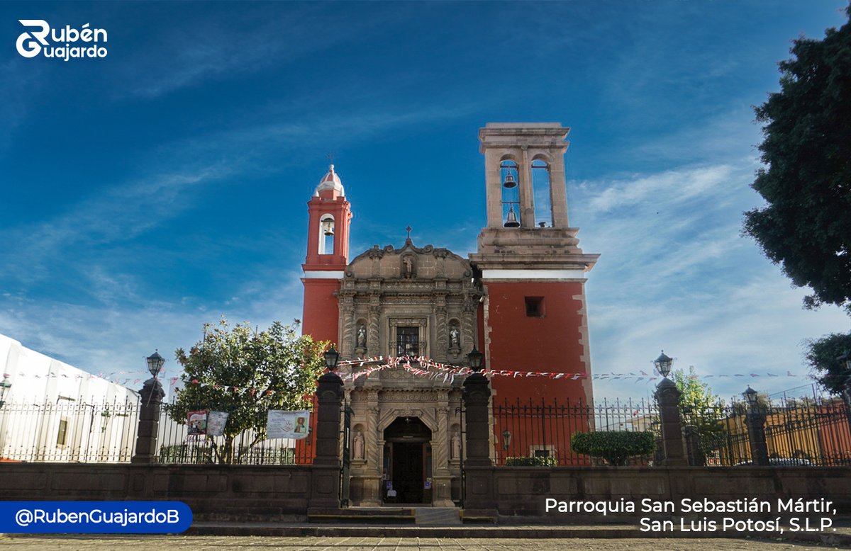 RubenGuajardoB's tweet photo. Fueron aproximadamente 67 años lo que se tardo en construir una de las parroquias más representativas de nuestra ciudad. #Barrio de #SanSebastián en San Luis Potosí.
Cuidemos nuestros barrios, su tradición y cultura.💙
#FotografíaDelDía #SLP #Dtto2 https://t.co/wvfvYbAGtz