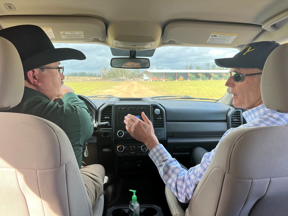 SenRickScott's tweet photo. Today, I had the pleasure of touring the Baggett Family Farm, which has been family-owned &amp; operated for generations.

Like I told the Baggett's, I'm committed to doing everything I can to #MakeWashingtonWork for Florida's growers who work every day to put food on our tables. https://t.co/4QRLQNoSFS