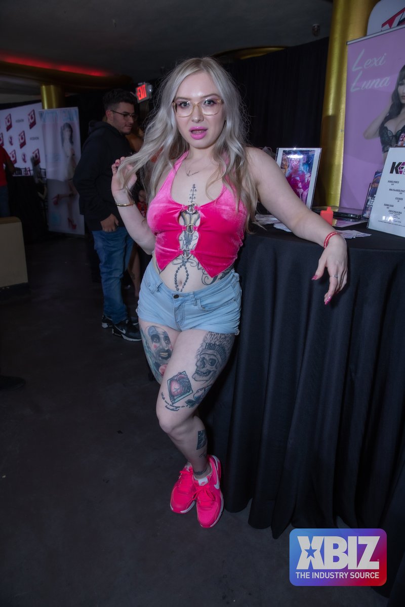 industrybyrick's tweet photo. Here are the rest of eXpo Day 1. @XBIZ 1-13-23 https://t.co/29lWG3M7l5