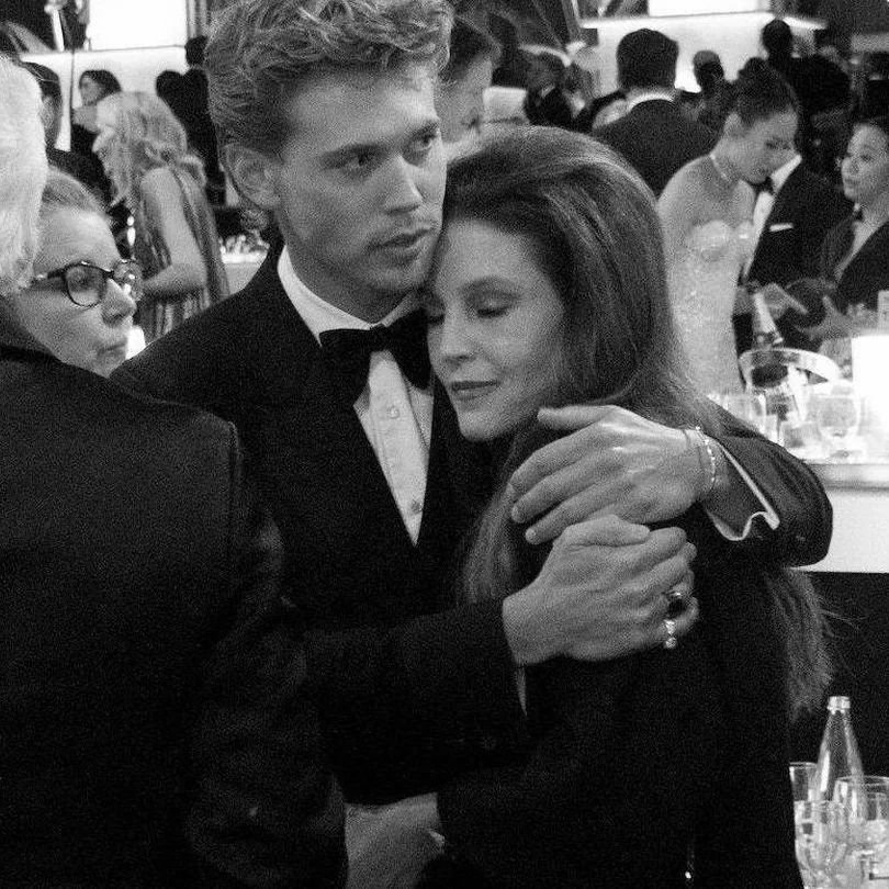 austinbennyfeyd's tweet photo. The Way Austin puts his hands on Lisa Marie ❤️ https://t.co/XdXr3b0C42