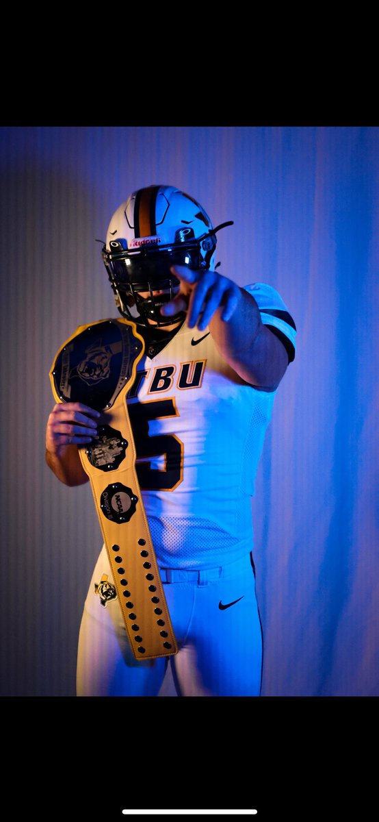 Sethjordannn's tweet photo. I’m excited to announce I’ve officially committed to play for @ETBU_Football @jkcoachc94 @CoachGrigz @sfacat https://t.co/xAsidBAJOd