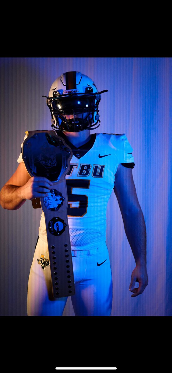 Sethjordannn's tweet photo. I’m excited to announce I’ve officially committed to play for @ETBU_Football @jkcoachc94 @CoachGrigz @sfacat https://t.co/xAsidBAJOd