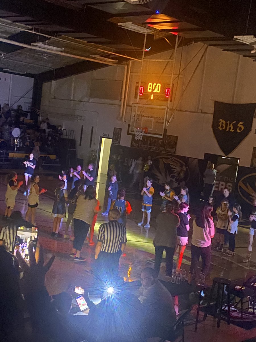 Loved seeing our elementary girls basketball teams join the Lady Tigers on the court tonight! #TigerPride #LoveTheVue