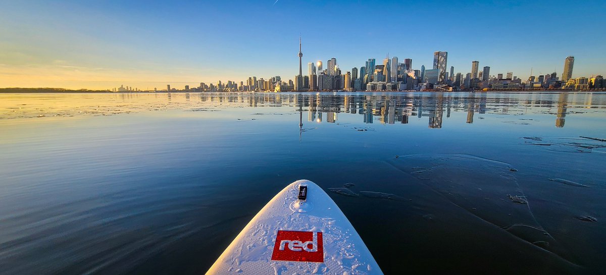 only1phoenixx's tweet photo. Since the clouds have come back, here's a photo of #Toronto at sunset this weekend after 22 days without ☀️
#LakeOntario #GreatLakes #LakeSurfistas #DiscoverON #mywatermark https://t.co/edEDbjOeuV