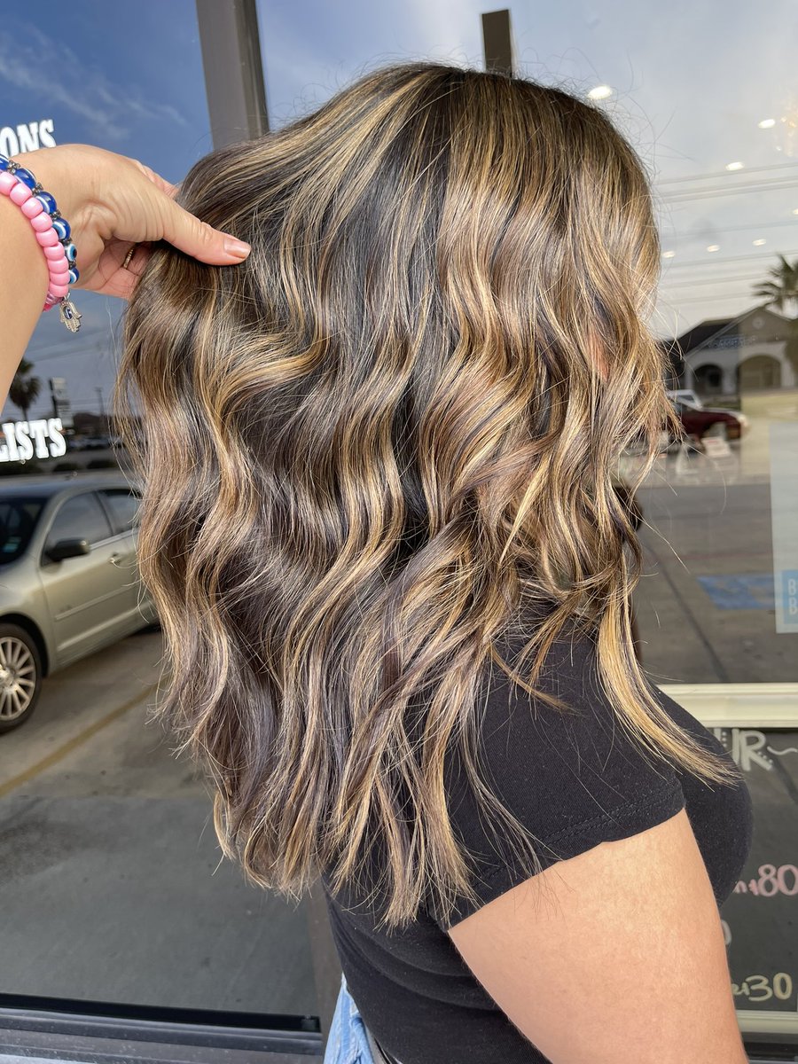 tafolla59's tweet photo. π₯January Special at its finest π₯
β’ Partial Balayage
β’ Haircut
β’ Protein Treatment
$185 (Value or $275)
DM me for appointments
Only by appointments.
.
.
#BeautyAvenueExclusiveSalon #corpuschristi361 #shoplocal #shoplocalcc #behindthechair https://t.co/btQP4EdcCE