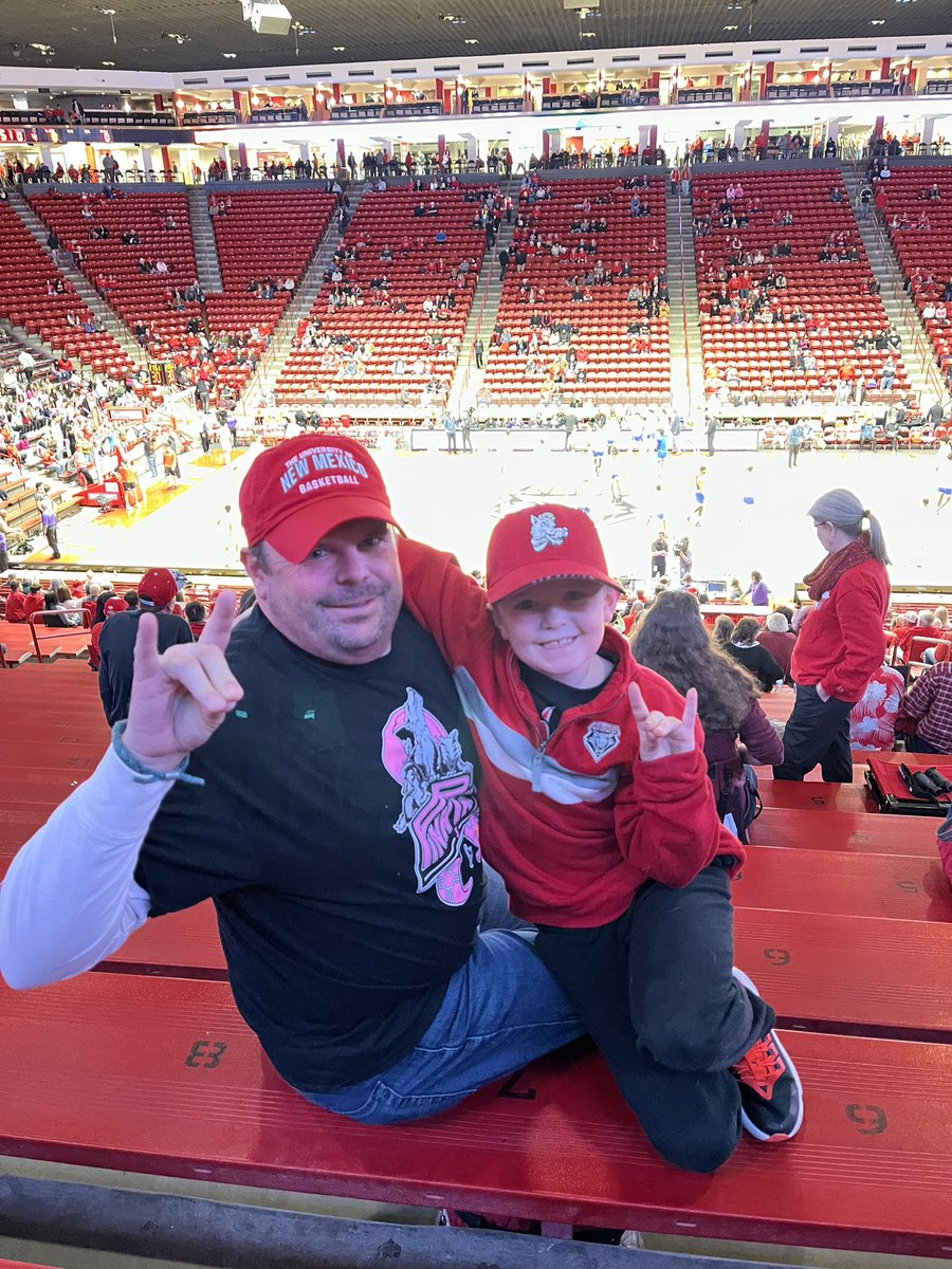 giantsniners's tweet photo. Another Lobo Game with my little buddy. Supporting @HGreenwood3 Mum with a shirt from his #pinkpack charity. #golobos https://t.co/9wy0M9ilL7