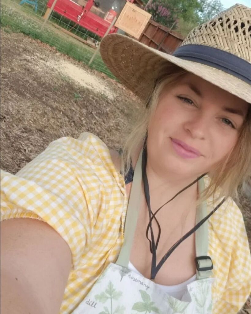 nmmooners's tweet photo. It's her day today! #Happybirthday to the best wife there is! https://t.co/bA83VAmTxG https://t.co/XwFpJ1Z0Z6