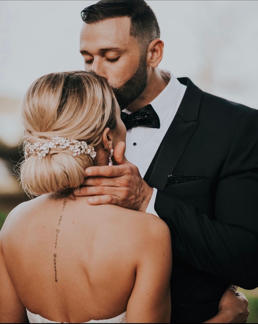Vangie_Events's tweet photo. “The greatest thing you’ll ever learn is just to love, and be loved in return.” —Moulin Rouge
.
.
@dmargherite 
@bellacollinaweddings
#weddings #weddingday #weddingdetails #weddingdecor #weddingplanner #luxurywedding #luxuryweddingplanner #bellacollinaweddings https://t.co/SNLsMON1HA