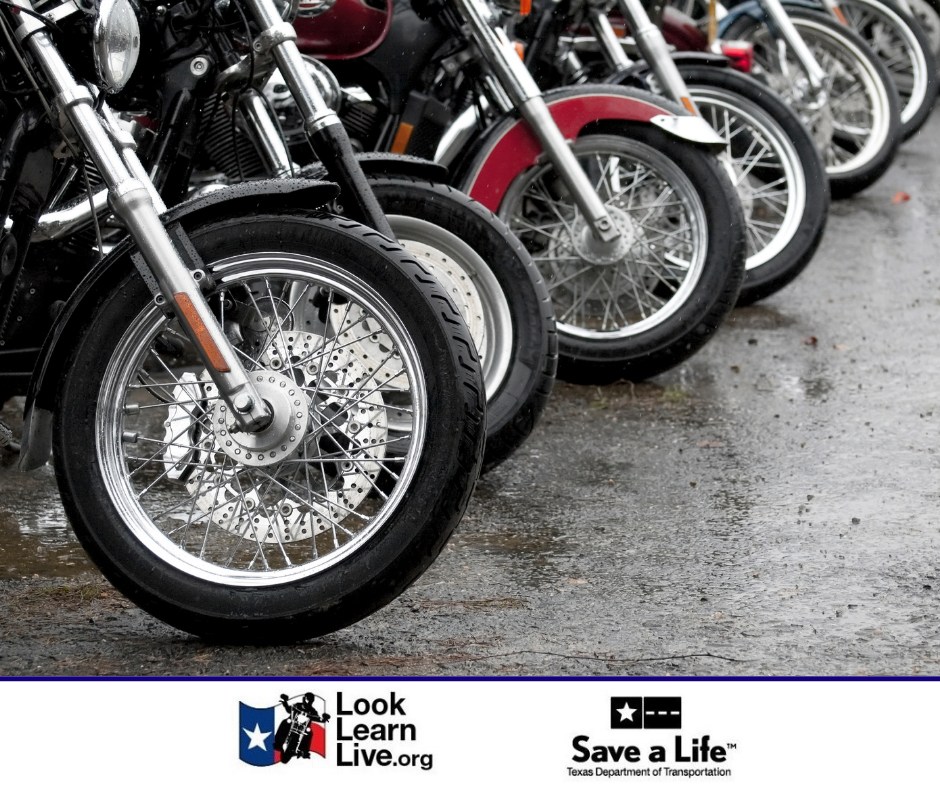 LookLearnLive's tweet photo. Experienced riders know local traffic laws — and they don't take risks. Always obey traffic lights, signs, speed limits, and lane markings; ride with the flow of traffic; and always check behind you and signal before you change lanes. #RiderTips #LookLearnLive https://t.co/biMDwar1nO