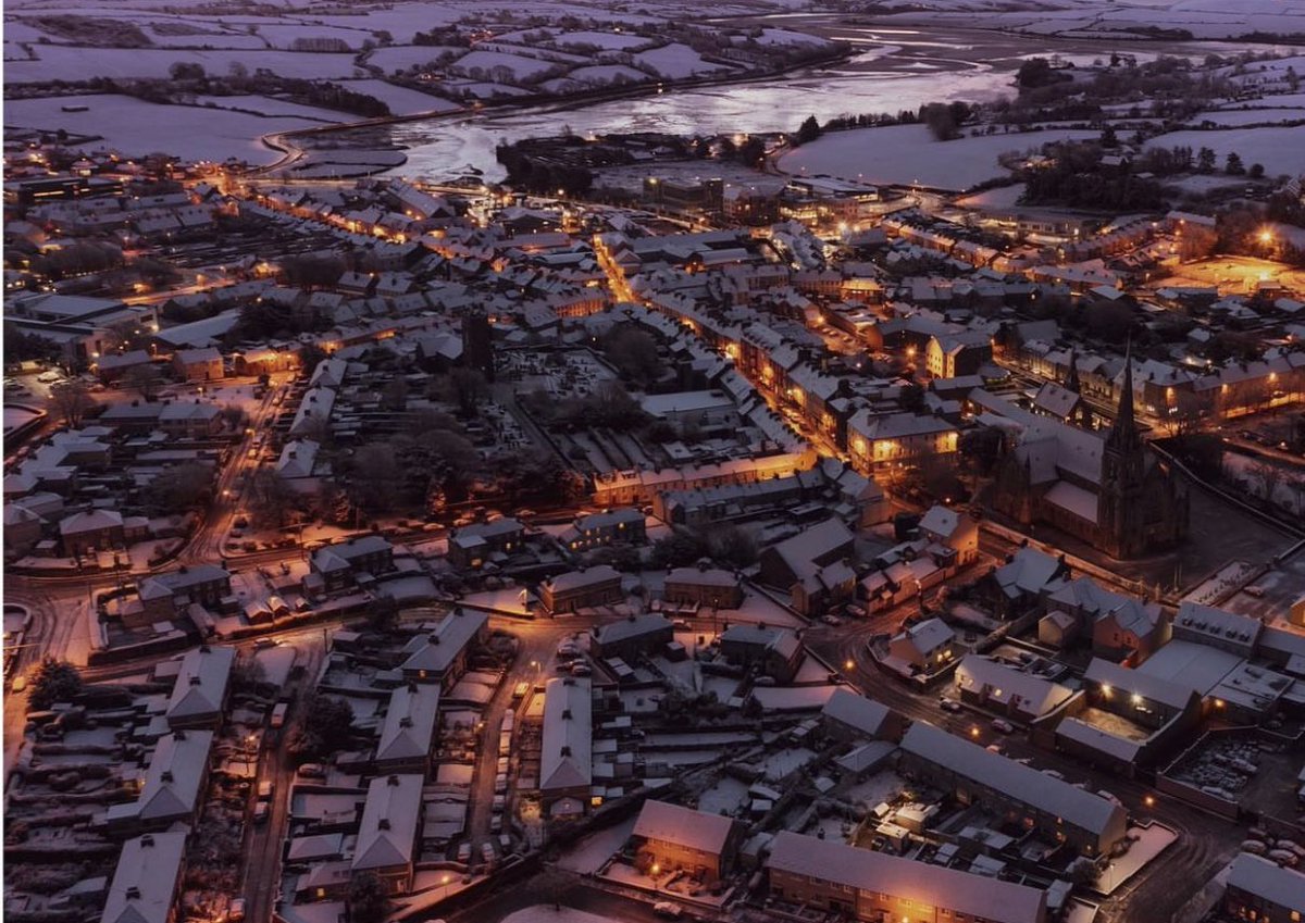 A snow covered Clonakilty, West Cork looking like it should be in a snow globe.
📸 by Ronan Archbald.