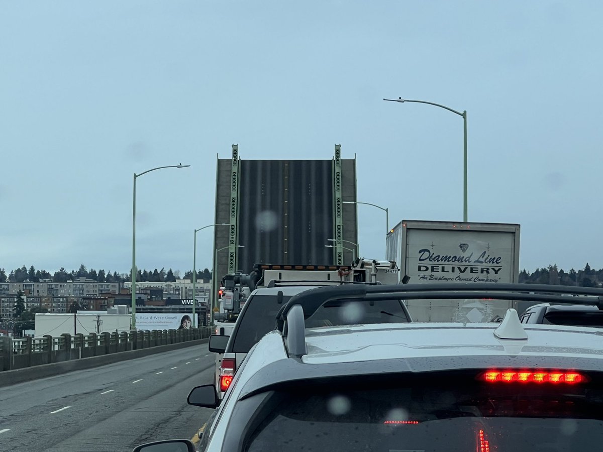 benkershner's tweet photo. Caught the @BallardBridge in both directions today! #blessed https://t.co/AAk1qLmgjB