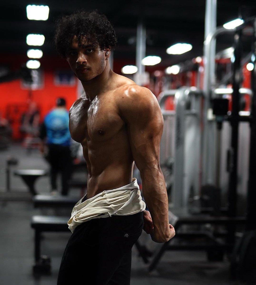 Trying to look like superman🚀

#gymgirl #gym #gymlife #MotivationMonday #like4like #FolloMe #comment #nyc #NewJeans #Online #OnlyFriendsSeries #TikTok #Twitter