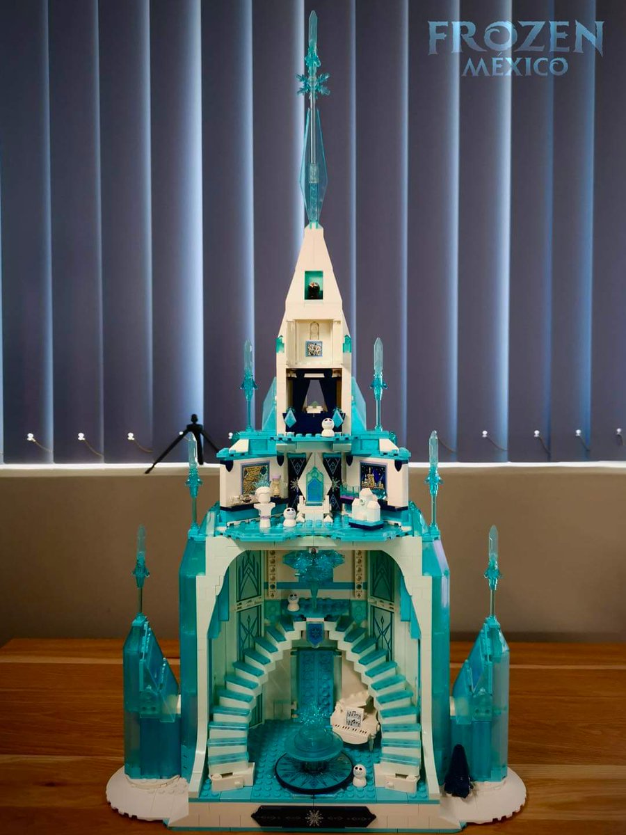 Frozen_Mexico's tweet photo. ❄️ ”El Castillo de Hielo” ❄️

Les muestro un poco de este precioso set de Lego que pude obtener en fechas navideñas, tiene detalles increíbles y es de verdad grande por lo que requiere un buen espacio en el estante. 😅 https://t.co/UyULgCRaWE