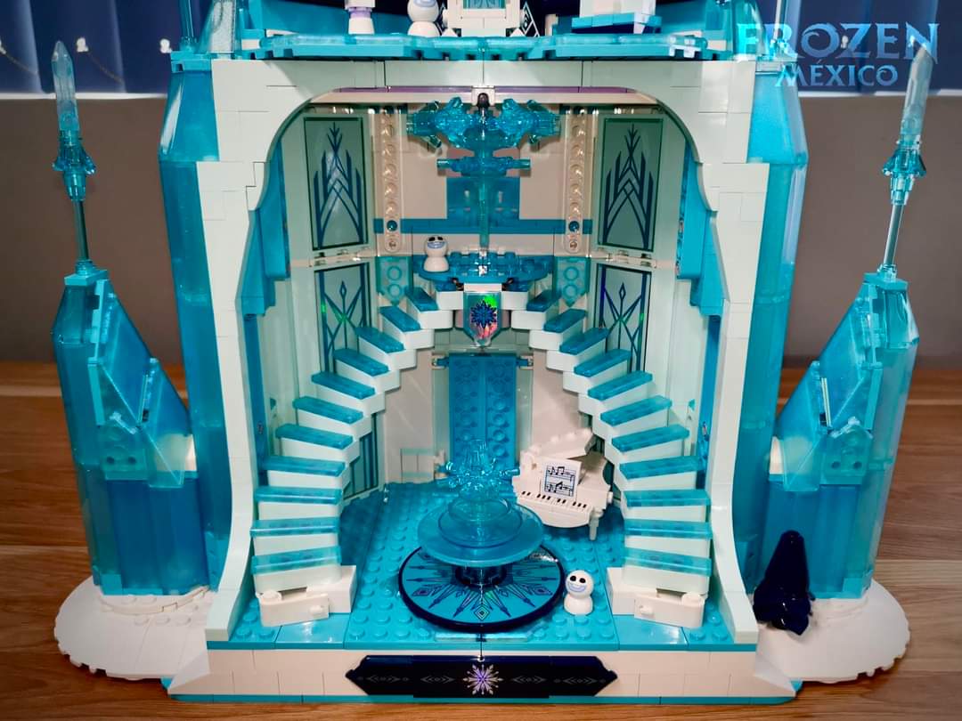 Frozen_Mexico's tweet photo. ❄️ ”El Castillo de Hielo” ❄️

Les muestro un poco de este precioso set de Lego que pude obtener en fechas navideñas, tiene detalles increíbles y es de verdad grande por lo que requiere un buen espacio en el estante. 😅 https://t.co/UyULgCRaWE