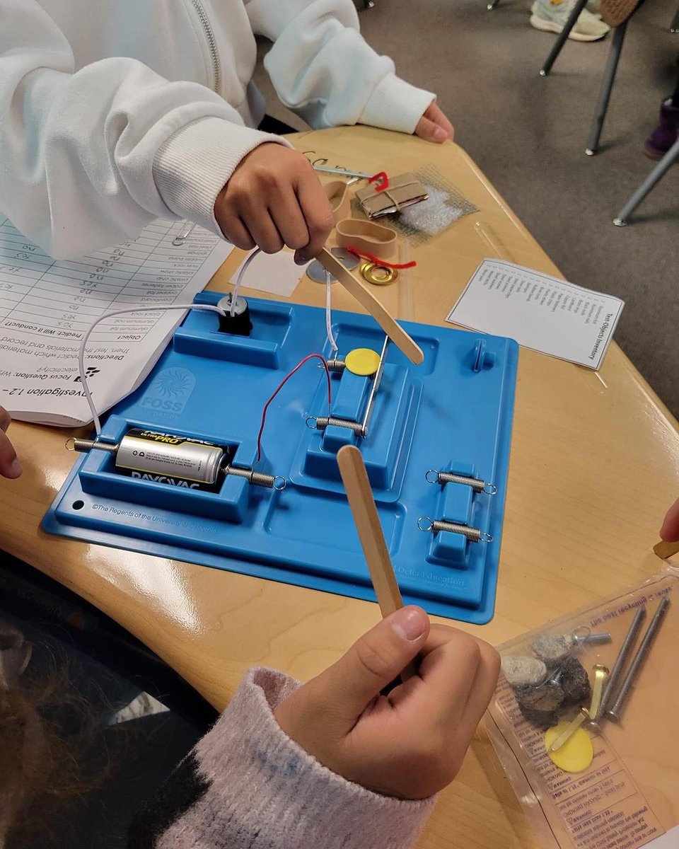 KyleRWilsonES's tweet photo. Students from Ms. Yungk's 5th grade class were showing off their skills in Math and Science today! ➕🧪
Check out their experiment on Insulators and Conductors 💡
and how Skittles🌈 help make learning simplified fractions easy! 
Prince William County Public Schools 
@PWCSNews https://t.co/0NhTKpjwMp
