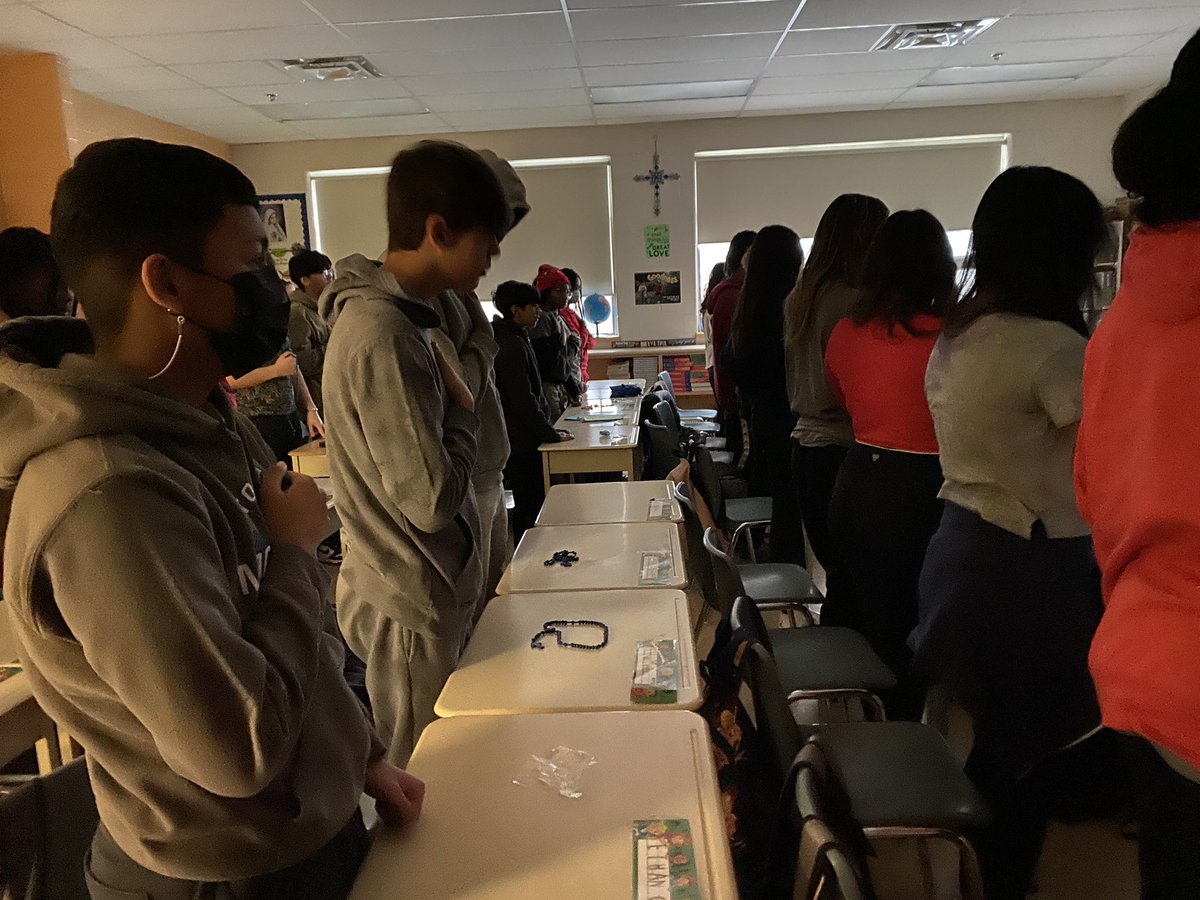 Praying the Rosary to start off the day, led by <a href="/TheRosaryAposto/">Rosary Apostolate</a> helps us to proceed calmly and peacefully with the day 🙏🏽 #McGivneyKnights <a href="/McGivneyDPCDSB/">Blessed Michael J. McGivney Catholic School</a> are blessed 😇