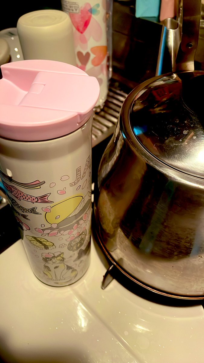 「めっちゃ熱いお茶が好きなので沸かしたら保温〜。 」|カワハラ恋🍜のイラスト