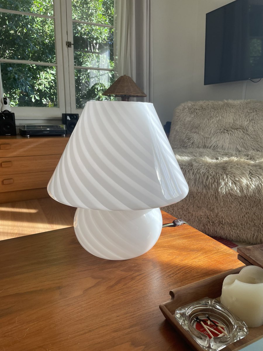 HighboyLA's tweet image. Went crazy trying to decide to buy this in Auckland for $365 or not BUT luckily we came back home and did some hunting. 

Picked this one up for $175 ☺️☺️

1970’s Murano Mushroom Lamp made in Italy.
