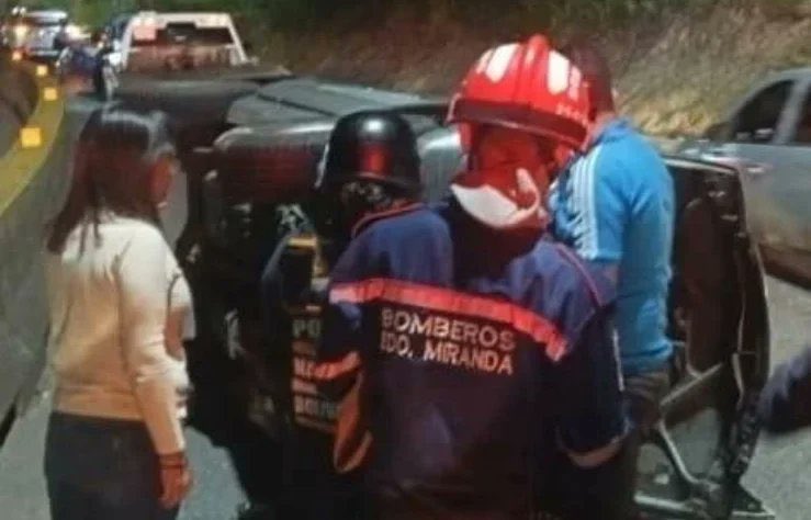 MonitorLosAltos's tweet photo. #MonitorPNM | En fechas anteriores hemos alertado sobre el constante deterioro de la Carretera Panamericana producto de la ausencia de mantenimiento en la canalización de las aguas servidas y pluviales, situación que hoy está poniendo en riesgo la vida de los transeúntes. https://t.co/xUmKSV4Ibh