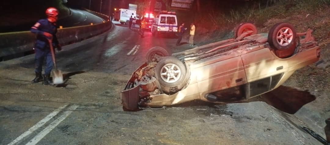 MonitorLosAltos's tweet photo. #MonitorPNM | En fechas anteriores hemos alertado sobre el constante deterioro de la Carretera Panamericana producto de la ausencia de mantenimiento en la canalización de las aguas servidas y pluviales, situación que hoy está poniendo en riesgo la vida de los transeúntes. https://t.co/xUmKSV4Ibh
