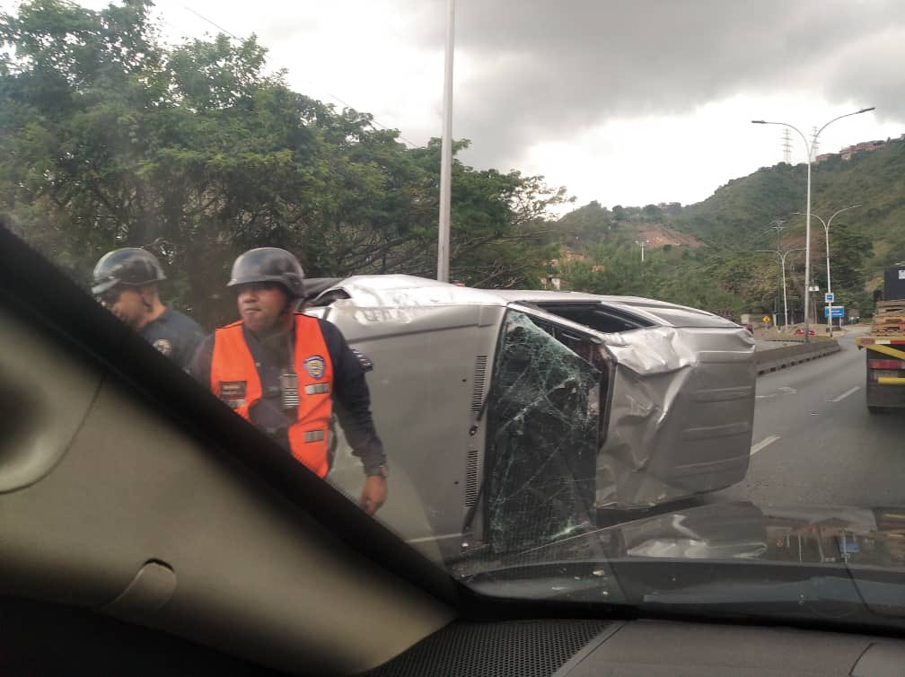 MonitorLosAltos's tweet photo. #MonitorPNM | En fechas anteriores hemos alertado sobre el constante deterioro de la Carretera Panamericana producto de la ausencia de mantenimiento en la canalización de las aguas servidas y pluviales, situación que hoy está poniendo en riesgo la vida de los transeúntes. https://t.co/xUmKSV4Ibh