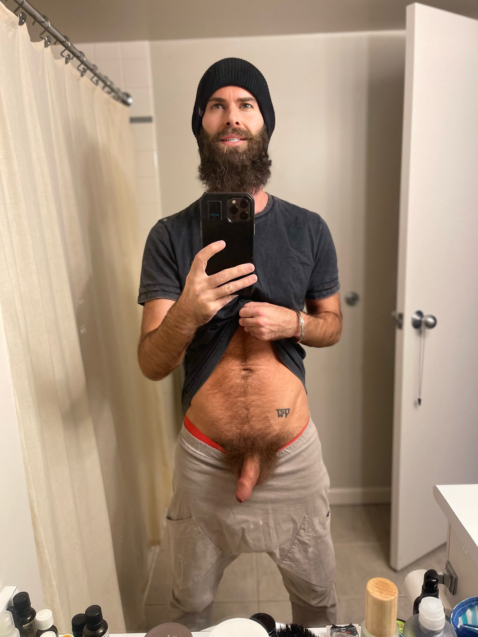 Bush, trimmed or Shaved 🪒. Show in comments 🦁 https://t.co/gohCmBLolU