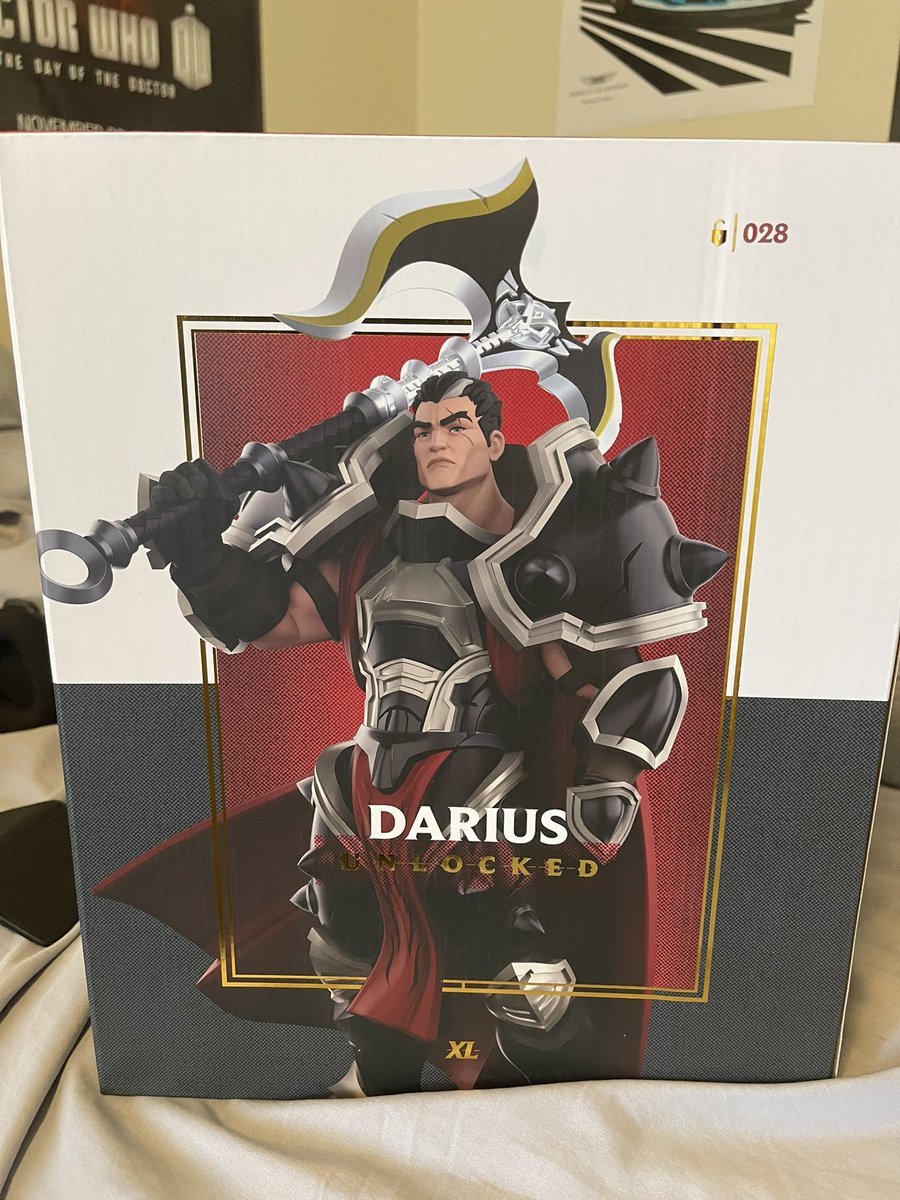 NoxianMechanic's tweet photo. Bruh my Darius unlocked statue just came in from @riotgames, HE IS THE FUCKING SIZE OF MY WATER BOTTLE! #darius #noxus #League_of_Legends #riot #RiotGames #riotmerch #LeagueOfLegends https://t.co/mbZcdNBQuf