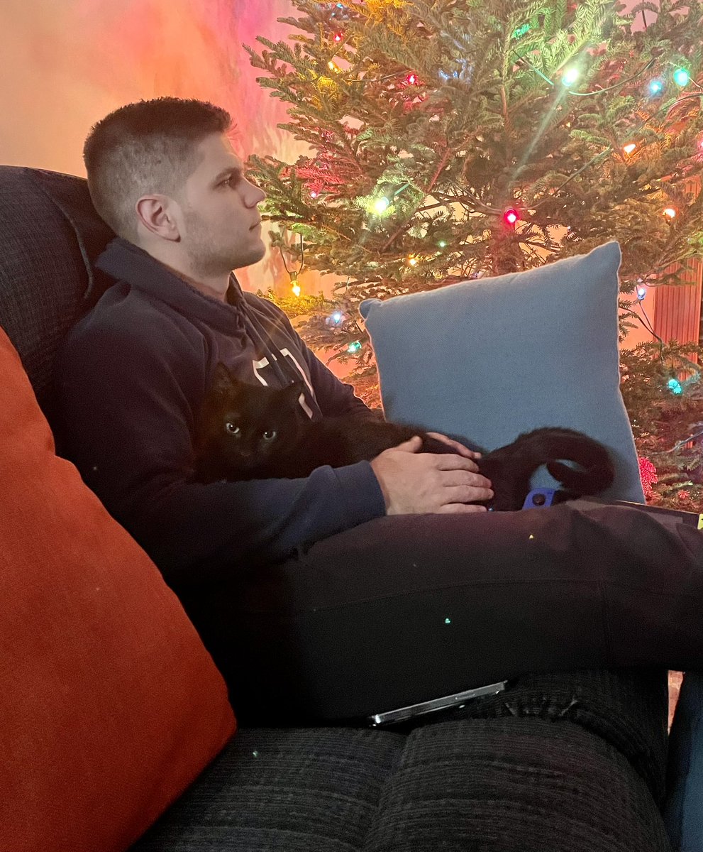 ethan_schmelzer's tweet photo. Friendly reminder that black cats aren’t bad luck and just want love. https://t.co/4y3UGvltIB