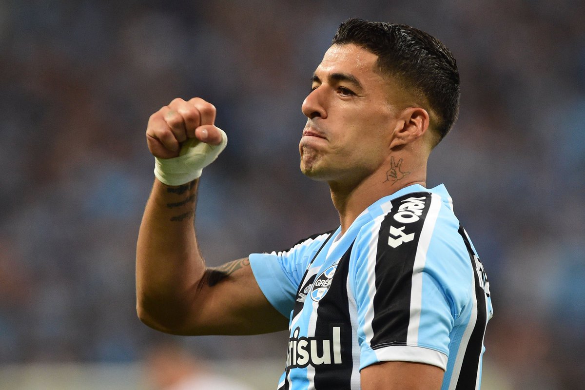 Hat trick en su debut con el Gremio. Don Luis Suárez, el mejor 9 que he visto. Leyenda del fútbol ❤️