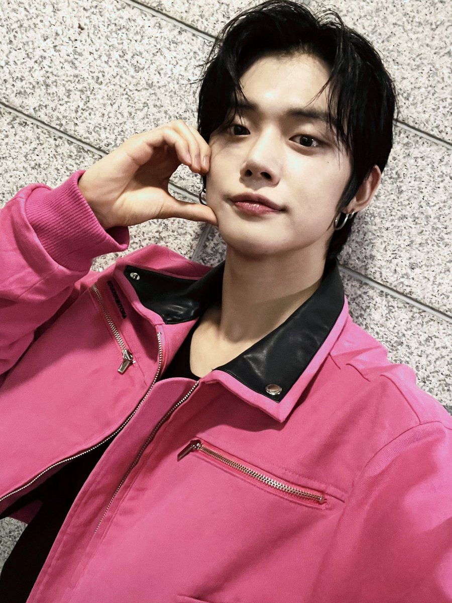 The feeling of excitement returned when I finally surfaced again to see the enthusiasm of the spectators and upcoming artists, very blithe to know that we entertained each other so well. Can’t wait for next week.