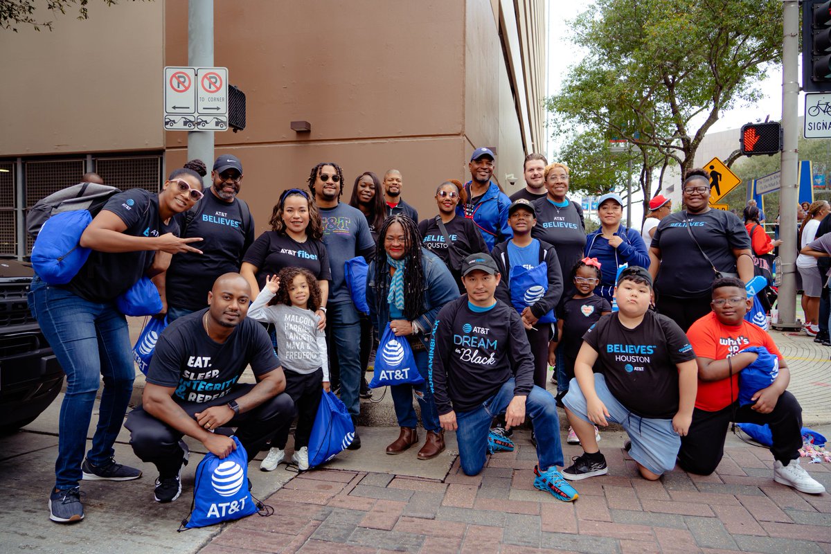 AshleyBurgess0's tweet photo. Great day for a parade yesterday. Thank you everyone for coming out to represent @ATT 

#lifeatatt #att #attimpact #attfiber #woa #womenofatt #attemployee #stxspeaks #stx #MLKDay2023 https://t.co/dFRt1y9wZU