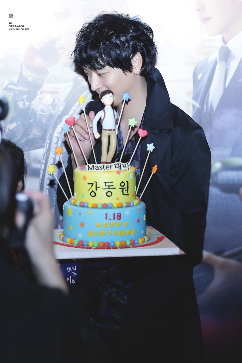 pongdwpong's tweet photo. 이젠 12시까지도 못버티는 나약한 몸이 되엇지만 그래도 십몇년째 원앤온리인 강동원 생일 축하합니다. (이러다 20년도 멀지 않았다.....) 올해 꼭 두번은 봤으면 좋겠다는 작은 소망이 있어욧 https://t.co/AWEeGjIoAQ
