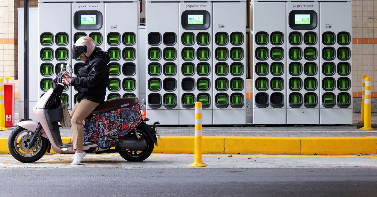 Reuters's tweet photo. Davos 2023: Gogoro, Belrise to invest $2.5 bln in battery swapping network in Indian state https://t.co/WfbRUu84k4 https://t.co/n2y8vCicSI