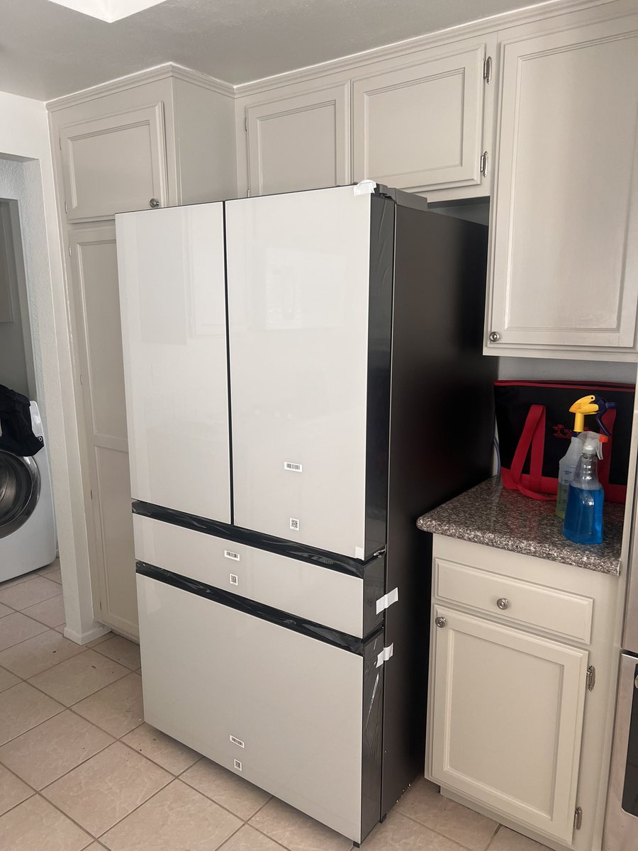 lovinurstyle's tweet photo. Refrigerator & Washer and Dryer all hooked up! Then internet will be on starting Sunday! Canโt come soon enough! โค๏ธ๐ #houseupdates also put together a side cabinet that took hours lol ๐ https://t.co/aGshhznEgo