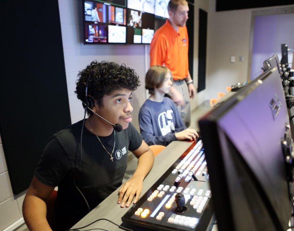 fcspathways's tweet photo. Congratulations to the @EastForsythHS Audio, Video and Film Pathway for being named a SkillsUSA Region Winner for Broadcast News Production!! ๐ #AVF #fccollegecareer https://t.co/G0Xl6vEAYN