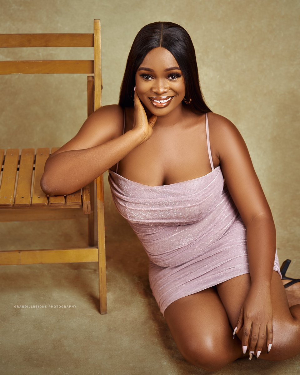 T__lanre's tweet photo. Cheers to 24🍾🥂🎉

Prayer to myself 🙏✨

Oluwatofunmi you are a year older on this beautiful day.
Today, I go down on my knees to thank you the Lord from the depths of my soul for blessing me so lavishly with his choicest blessings!

AMEN🥺❤️

📷: @GrandPhotogee https://t.co/zEoc9AadwC