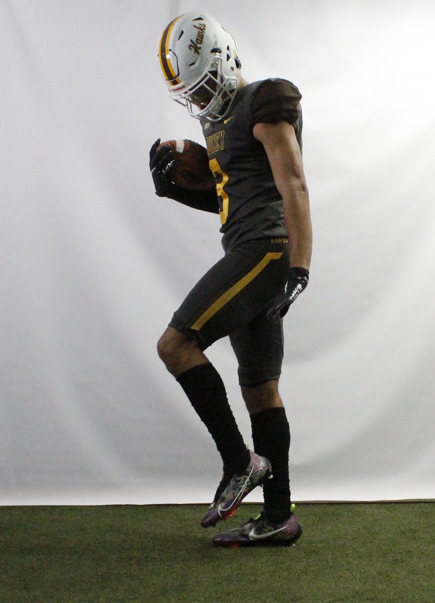 LakodaPreston's tweet photo. Took an amazing visit to @QUHawks! Wanted to say thank you for the opportunity and hospitality🔥@GaryBassQU @QUFootball @MarkTwainFB https://t.co/bnlLyaCuR8