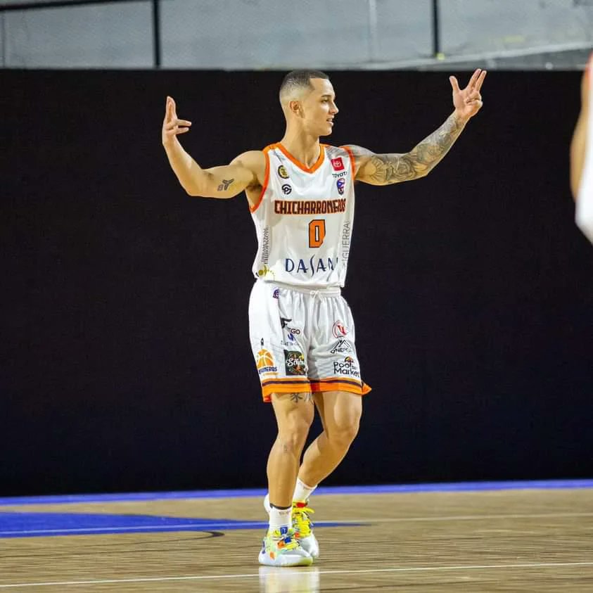 bsnaldetalle's tweet photo. 🗣 El prospecto Robert Nieves  somete su solicitud al draft del bsnpr para esta nueva temporada 2023. 👀🔥🏀 

Estatura: 6'2
Edad: 23 años
Peso: 175 LB
Posición: SG/PG 

🏀 -LAI (Universidad Central de Bayamon)

🏀- LBP(Chicharroneros de Bayamon) https://t.co/7j4nXDlFES