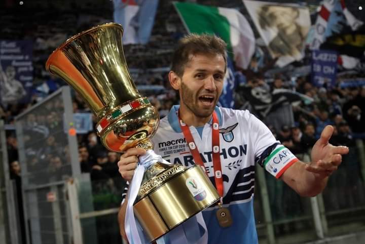 federicocitti's tweet photo. Hai spappolato più fegati tu che l'alcool di tutta #Roma.
Buon compleanno Killer ! 🥂🍾🤍💙🦅
Ora e sempre #LU71C ❤️🏆✌️ #lulic https://t.co/8xV8trv0EN