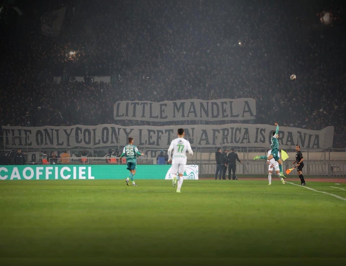 AfricaViewFacts's tweet photo. Message from Raja Casablanca fans to Nelson Mandela's grandson, after referring Morocco 🇲🇦 controlled Western Sahara as Africa's "last colony"

"Little Mandela, the only colony left in Africa is Orania"

Orania is the whites-only town situated along Orange River in South Africa. https://t.co/NJnU2V6ASa