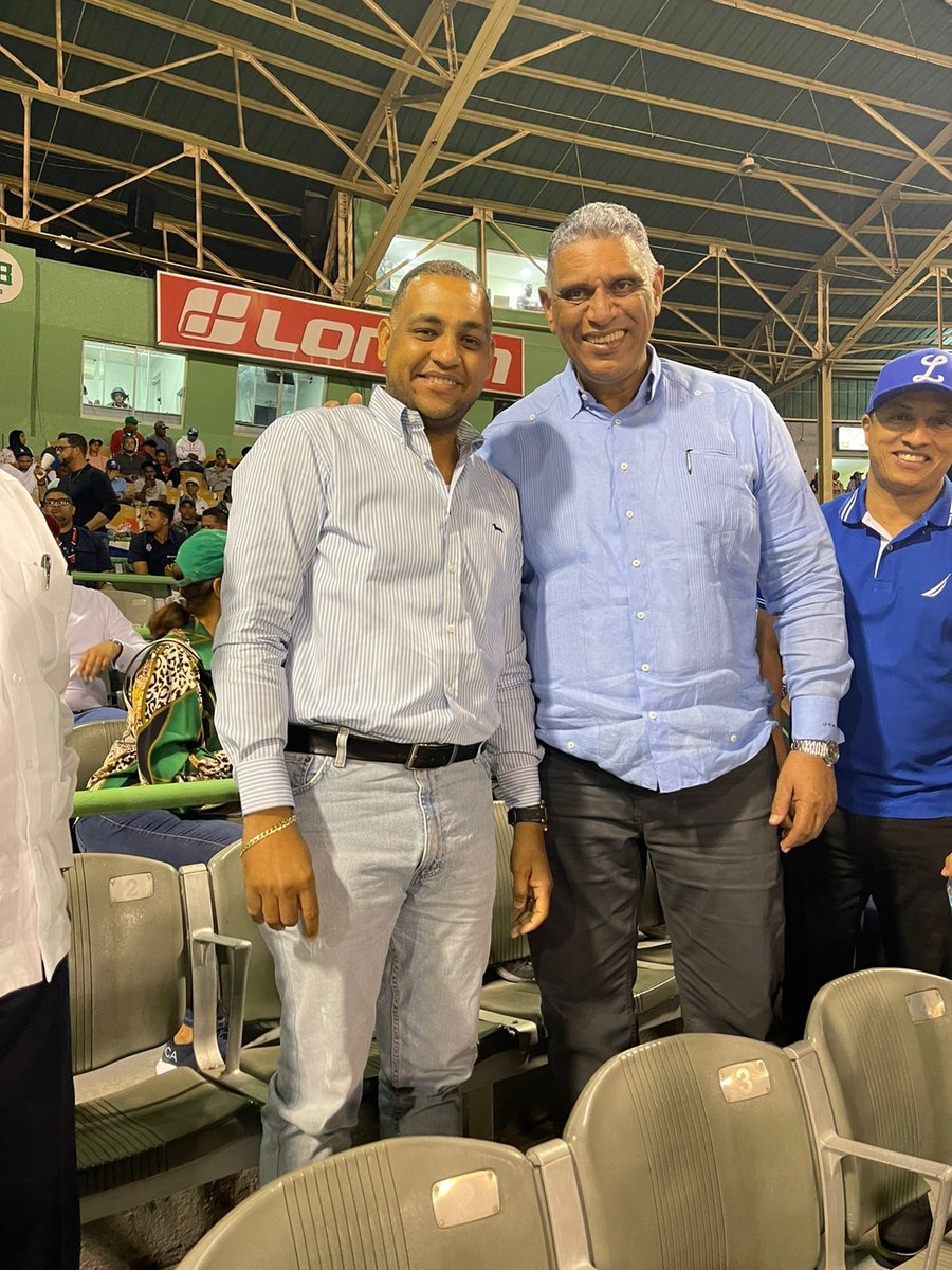 raymundoortizd's tweet photo. Listos para disfrutar el partido de hoy en el #tetelo @chuvasquez hoy ganan las #estrellas 🥳⭐💚 https://t.co/zb26JfF0JT