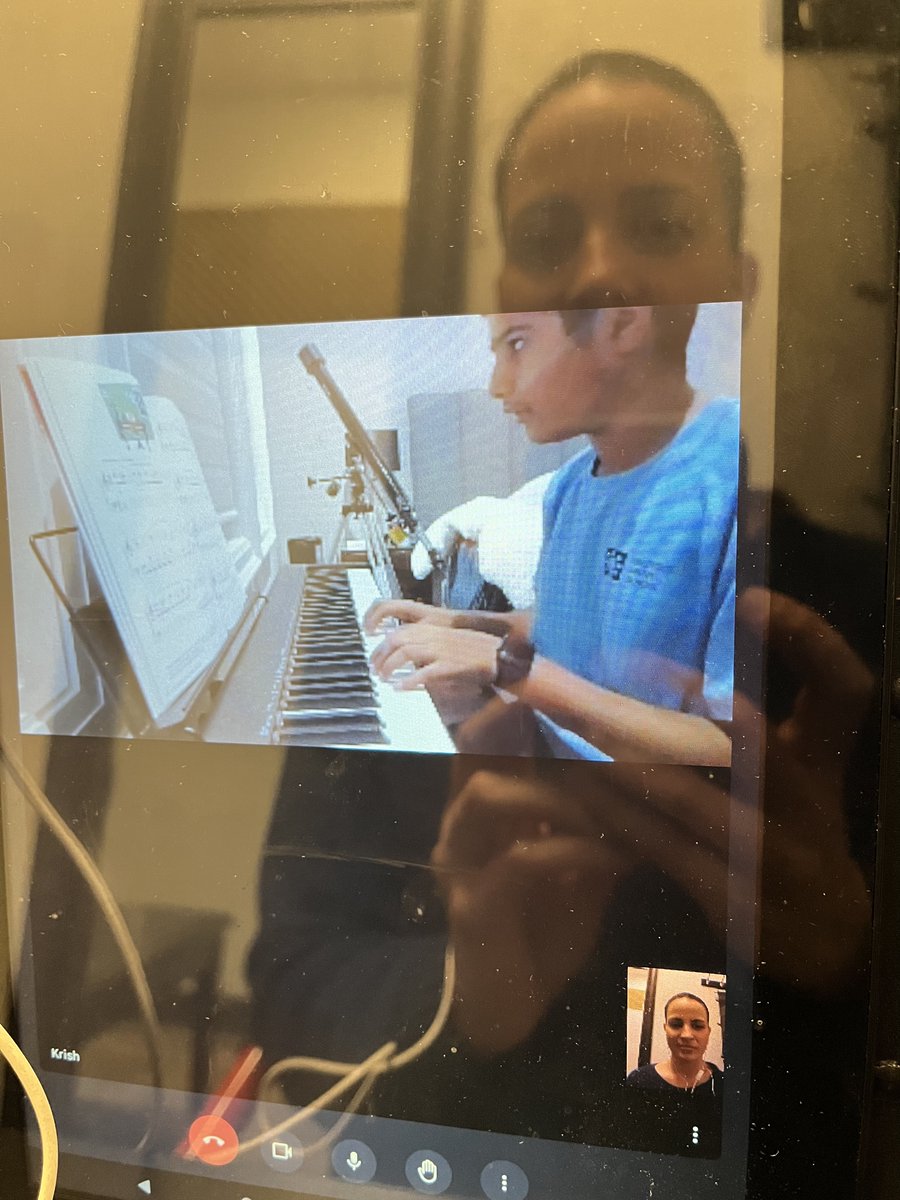 When you spot a telescope on the background during your online class 🙂 🔭
#pianolessonsonline #pianoteacheronline #pianostudio